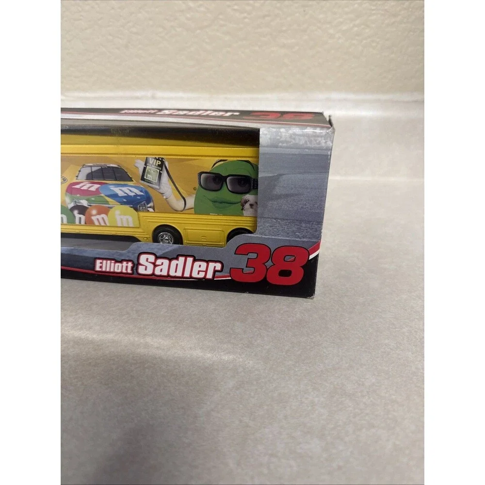 Winners Circle 1:64 Elliott Sadler #38 M&M's Racing Trailer Rig 2006  #40883